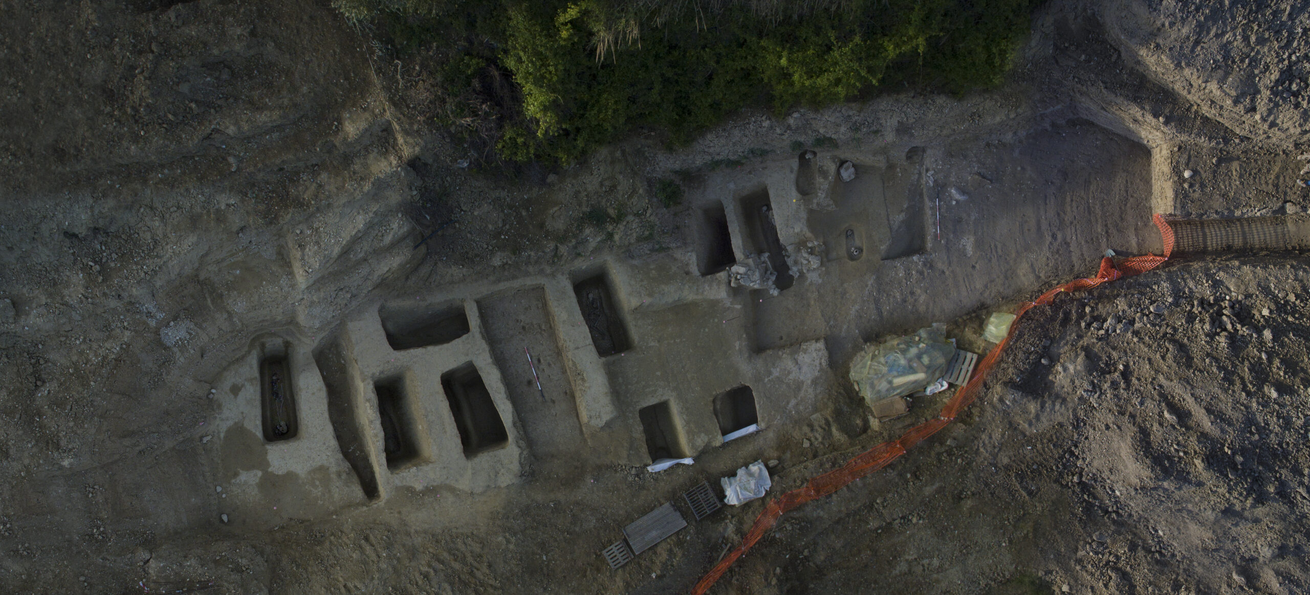 discovery of a Picenian necropolis - photo by flavio oliva National Geographic Magazine